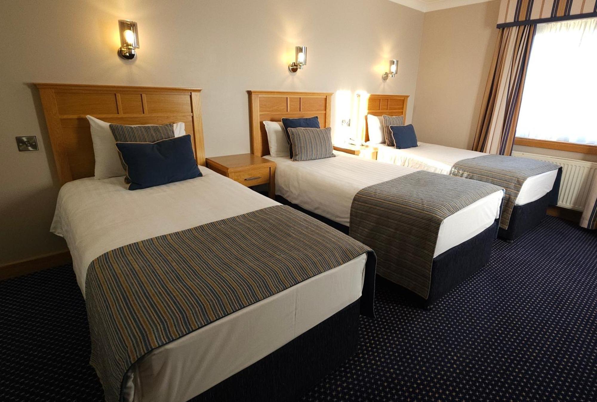 Rochestown Lodge Hotel Дун-Лэаре Экстерьер фото