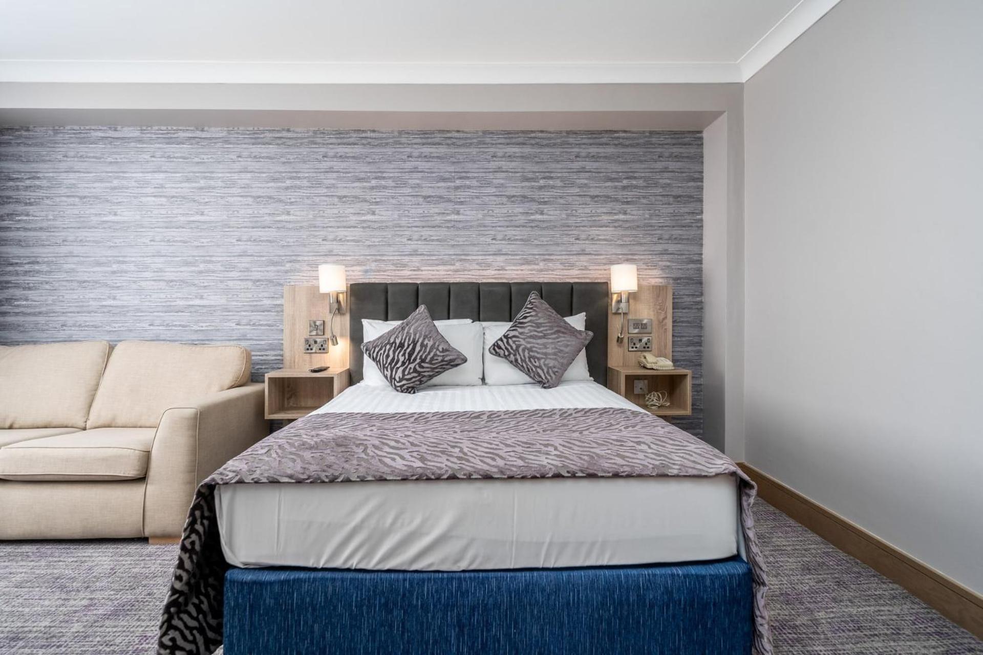 Rochestown Lodge Hotel Дун-Лэаре Экстерьер фото