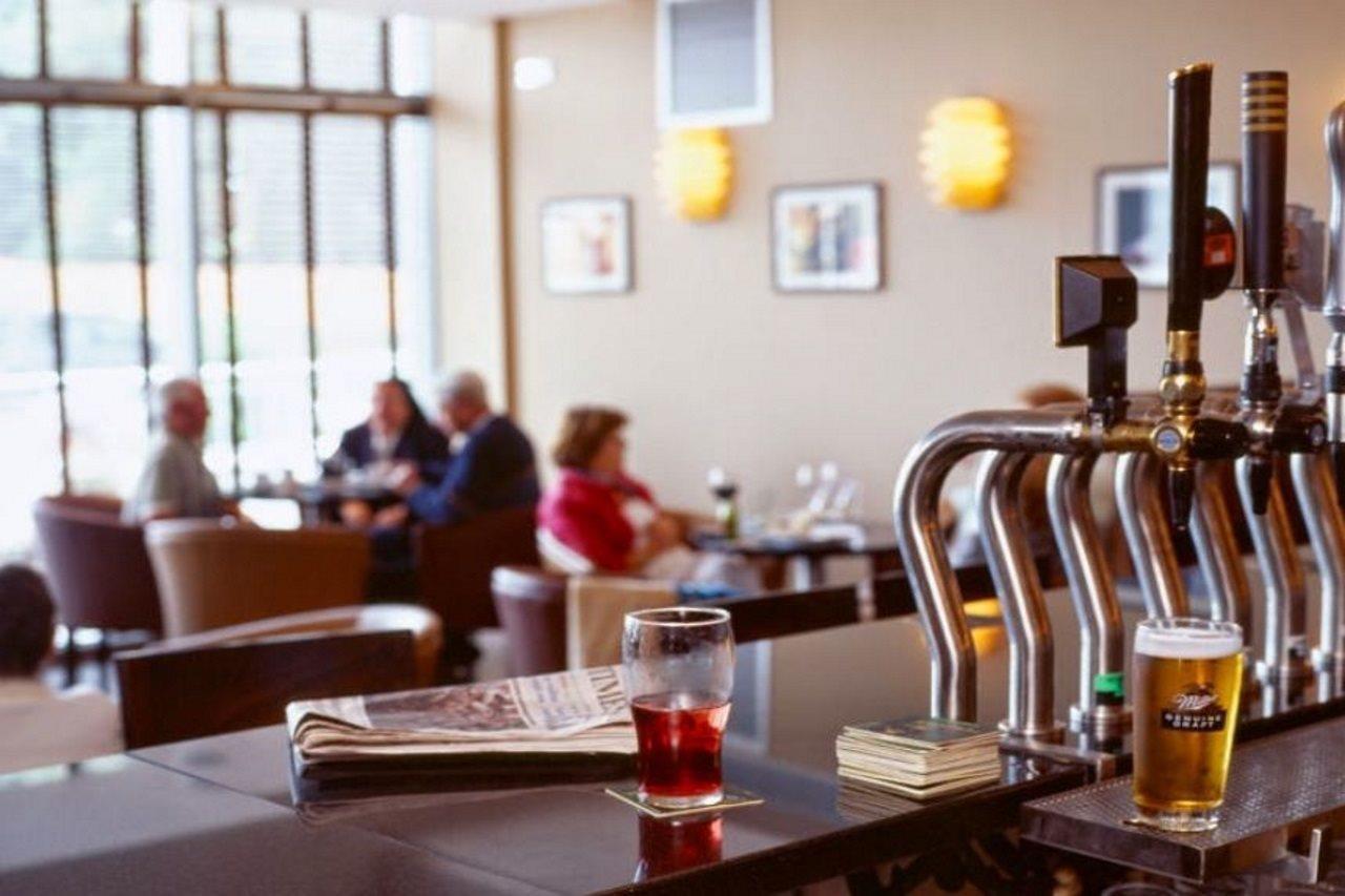 Rochestown Lodge Hotel Дун-Лэаре Экстерьер фото