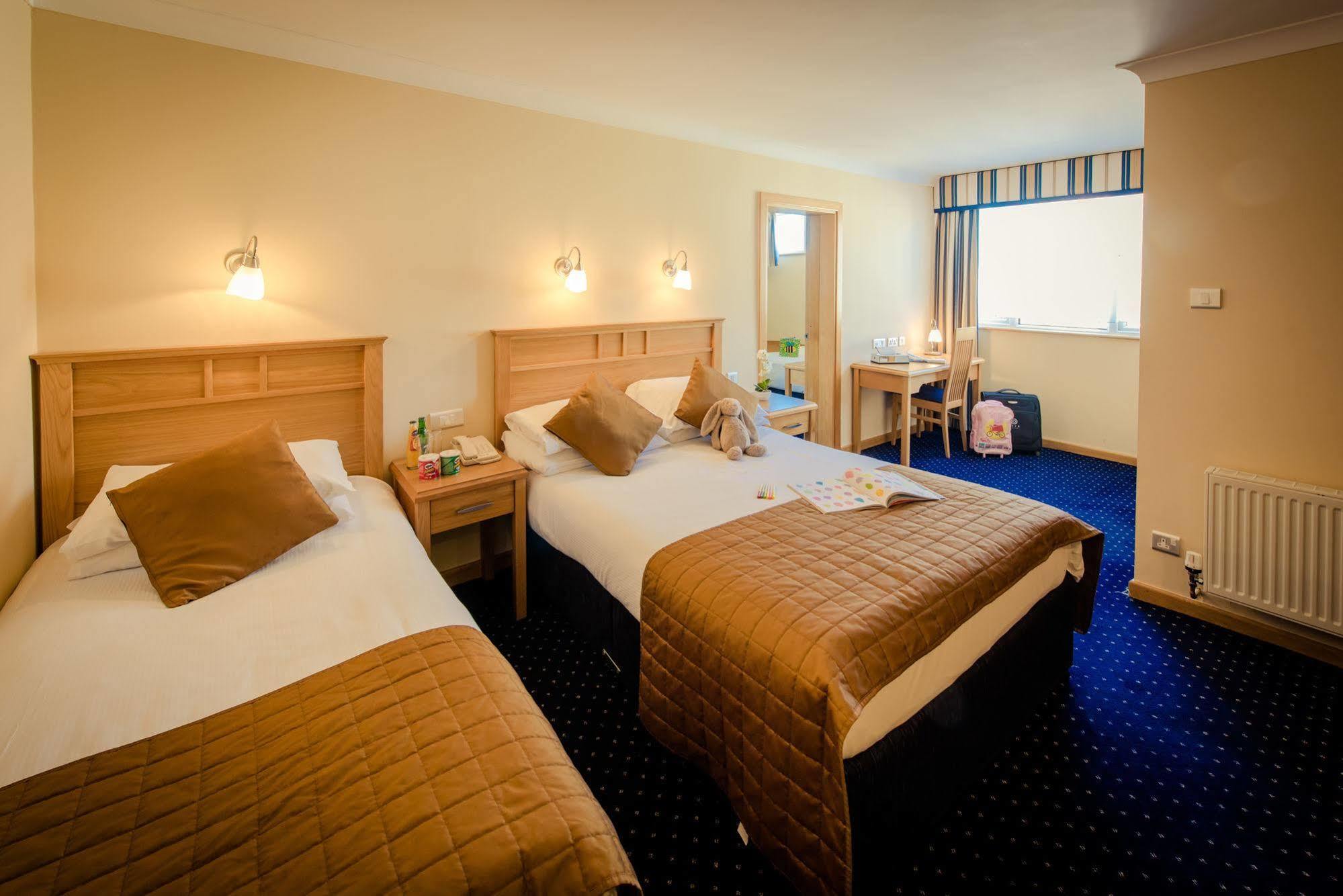 Rochestown Lodge Hotel Дун-Лэаре Экстерьер фото